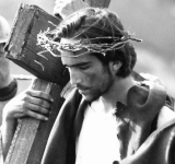 Το 1964 είναι η χρονιά που o Πιέρ Πάολο Παζολίνι θα γυρίσει την αριστουργηματική του ταινία Το Κατά Ματθαίον Ευαγγέλιο