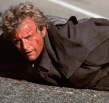 Η ερμηνεία του Rutger Hauer ως παράνοικου φονιά αποτελεί ένα από τα ισχυρότερα στοιχεία της ταινίας