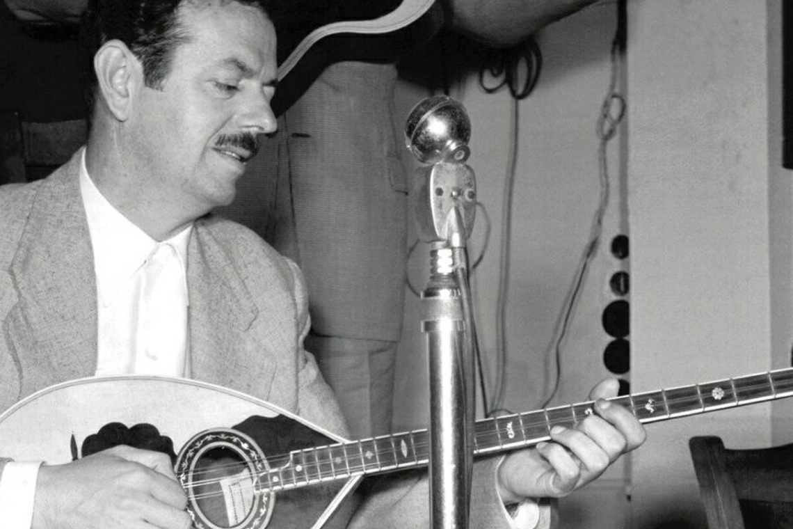 Βασίλης Τσιτσάνης: Η φωνή μιας Ελλάδας που άλλαζε