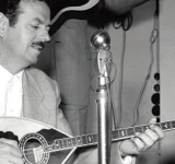 Βασίλης Τσιτσάνης: Η φωνή μιας Ελλάδας που άλλαζε