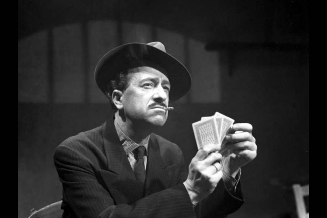 Μίμης Φωτόπουλος: Χαρακτηριστική φυσιογνωμία, ανεξίτηλα χαραγμένη στο σελιλόιντ του ελληνικού κινηματογράφου, κι εξίσου χαρακτηριστική φωνή