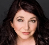 Κέιτ Μπους: Η αναγέννηση μιας εμβληματικής καλλιτέχνιδας