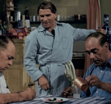 Είναι σίγουρα μια από τις πλέον αγαπημένες κωμωδίες του ελληνικού κινηματογράφου